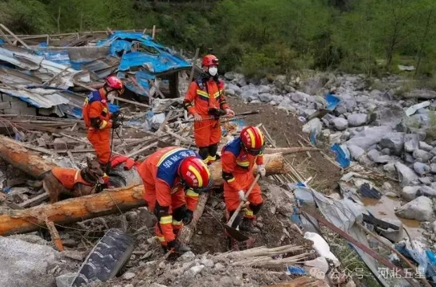 油動式大載荷長航時無人直升機——打造我國應急救援、防汛救災、森林草原消防的“新質戰斗力”！